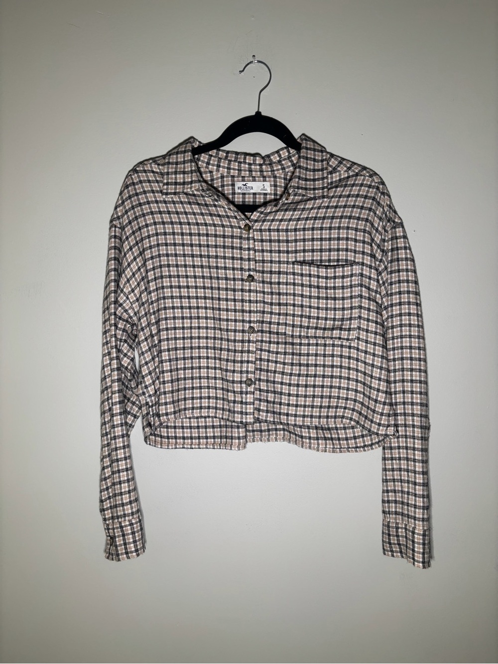 Hollister Cropped Plaid Button-Down Shirt in Beige and Black